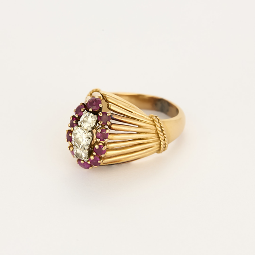 Ring i gule guldfilamenter, Platin, diamanter og rubiner