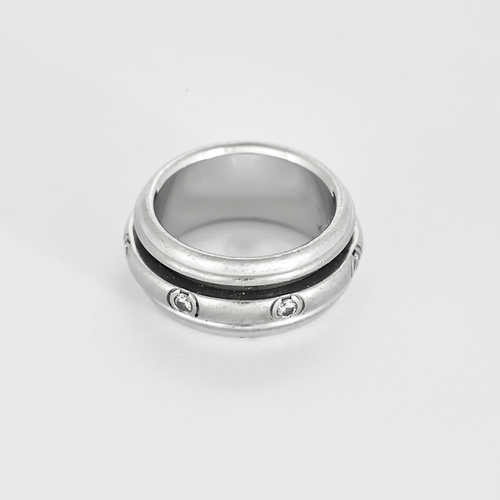 PIAGET - Possession - Pierścionek z białego złota i siedmioma diamentami