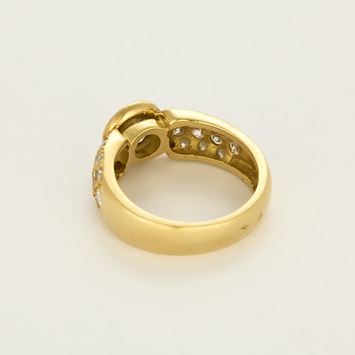 Anillo de oro amarillo y diamantes