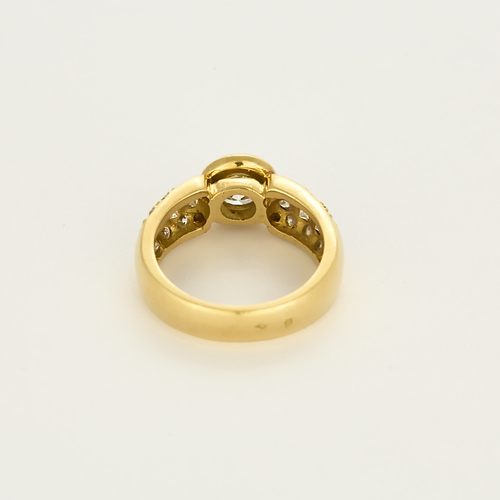 Anillo de oro amarillo y diamantes