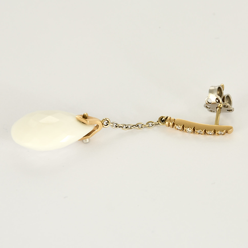 Pendientes de oro rosa, diamantes y cacholong