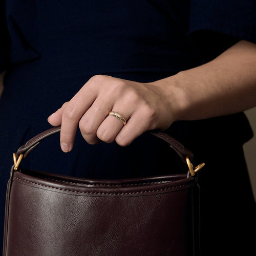 Guldring med diamanter