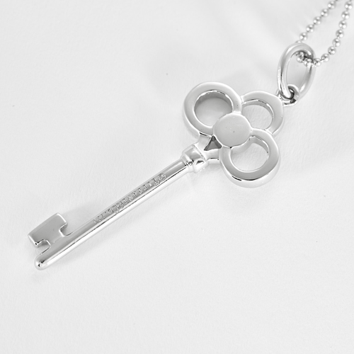 TIFFANY - Clef couronne- Moyen Modèle - Collier et pendentif en or gris et diamants