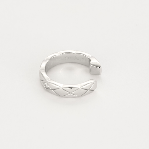 Boucles d'oreilles CHANEL - Coco Crush - Mono boucle d'oreille en or gris et diamants 58 Facettes DV27412-1