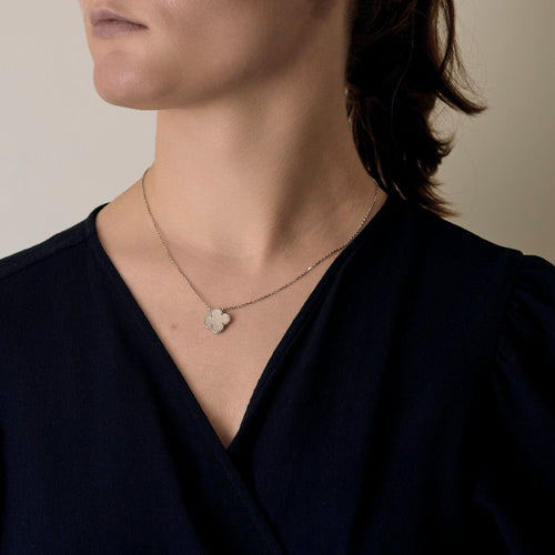 Van Cleef & Arpels - Vintage Alhambra - Ogrlica od belog zlata i sedefa.