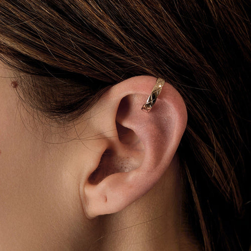 CHANEL - Coco Crush - Единична обеца от бежово злато