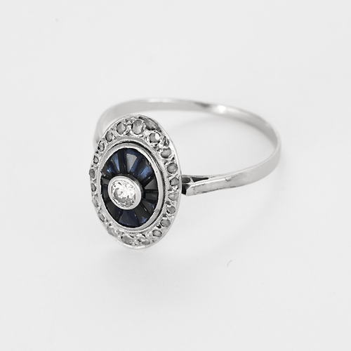 Ring i Platin og hvidguld, diamanter, syntetiske safirer