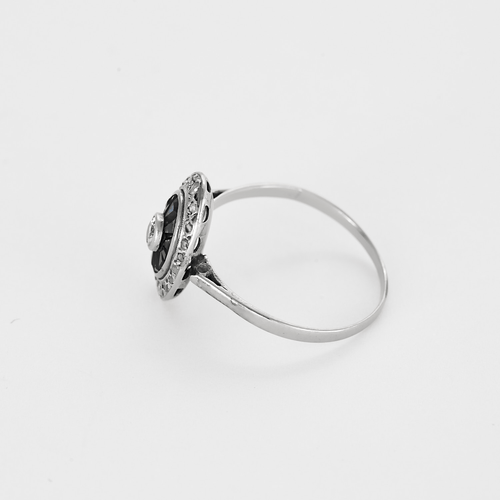 Ring i Platin og hvidguld, diamanter, syntetiske safirer