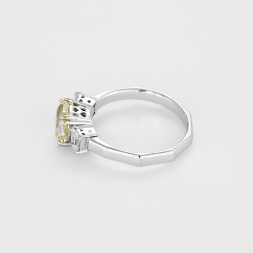 Пръстен от бяло злато, жълти диаманти и диаманти