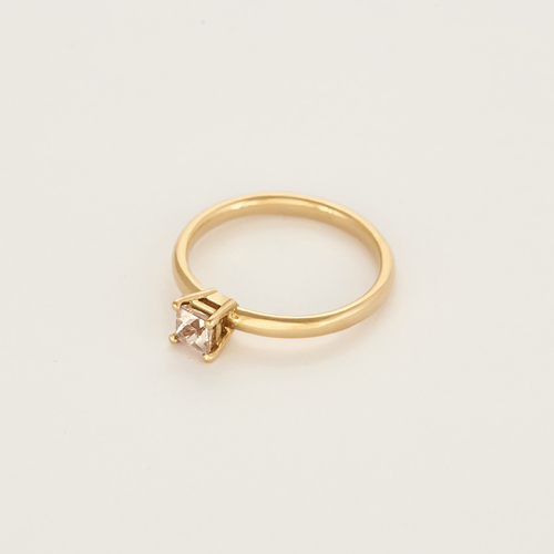 Anillo aro de oro amarillo y zafiro rosa sintético