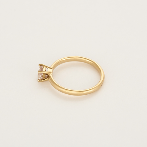 Anillo aro de oro amarillo y zafiro rosa sintético