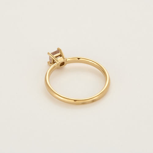Anillo aro de oro amarillo y zafiro rosa sintético
