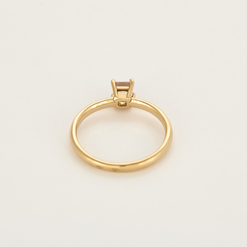 Anillo aro de oro amarillo y zafiro rosa sintético