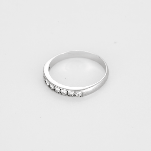 Vielsesring halv pavé i hvidguld og diamanter