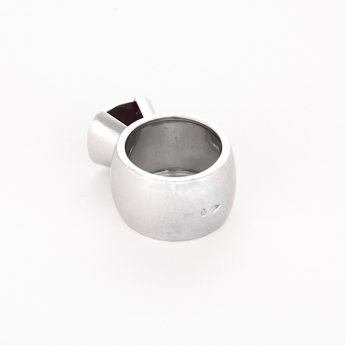 Bague 45.5 Importante bague en or blanc et Grenat Pyrope 58 Facettes DV15938-11-455-2