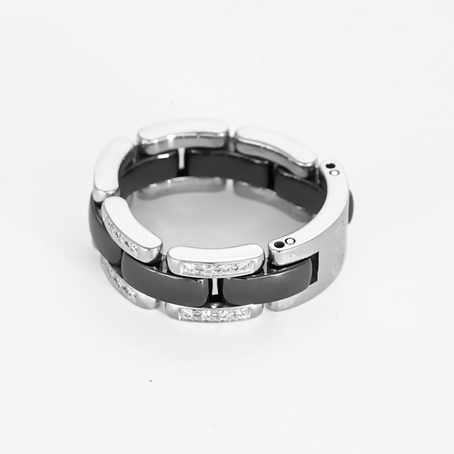 CHANEL -ULTRA - Średni Model- Pierścionek z białego złota, czarnej ceramiki i diamentów.