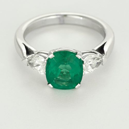 Bague 53.5 Bague en or blanc, émeraude et diamants 58 Facettes DV25209-1