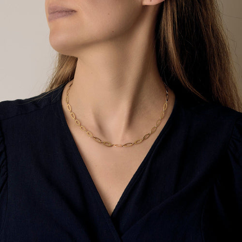 Charming yellow gold necklace with lozenge-shaped links