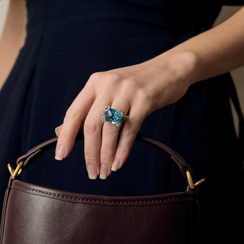 GUCCI - White gold ring, topaz and diamonds