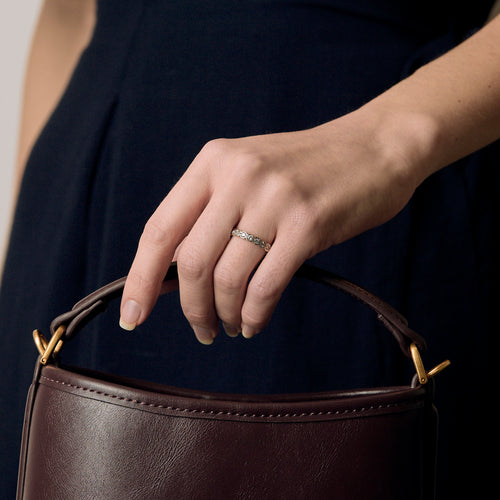 Snubní prsten americká z bílého zlata a diamantů