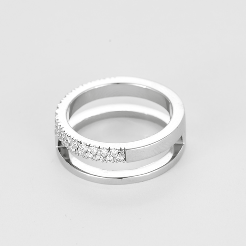 Ring aus Weißgold und Diamanten