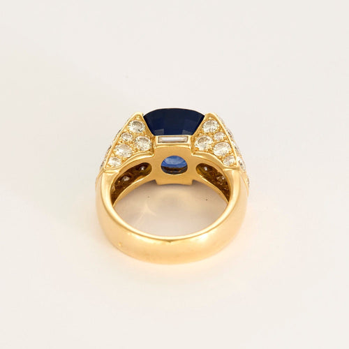 O.J.Perrin - Пръстен от жълто злато, около 7 карата цейлонски сапфир и диаманти