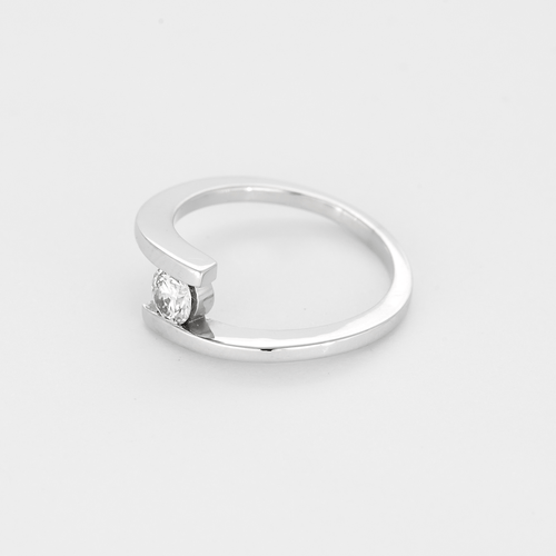 Ring i hvitt gull og diamant