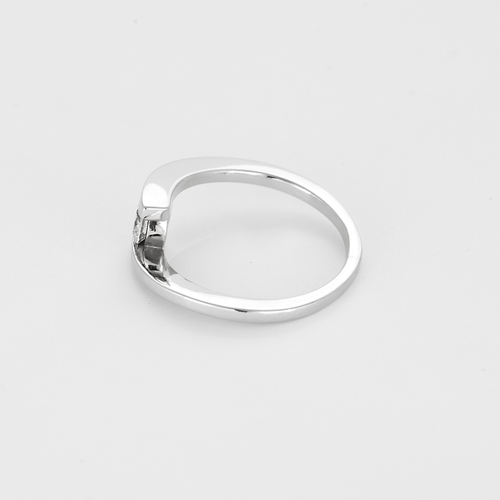 Ring i hvitt gull og diamant