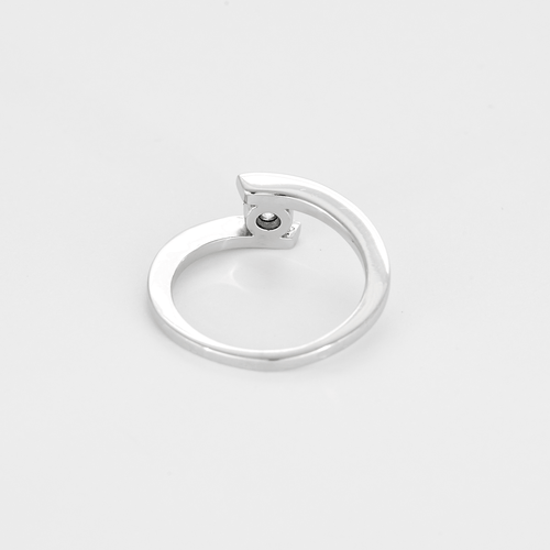 Ring i hvitt gull og diamant