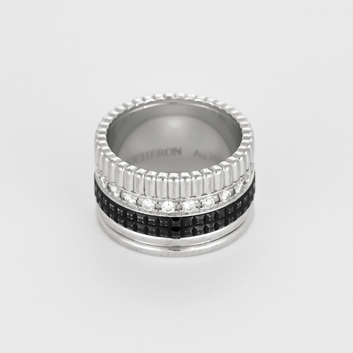 Ring Boucheron Quatre Black Edition stor modell i vitguld, diamanter och svart PVD.