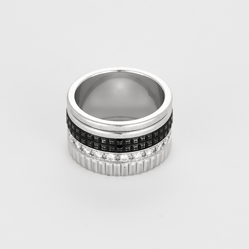 Ring Boucheron Quatre Black Edition stor modell i vitguld, diamanter och svart PVD.