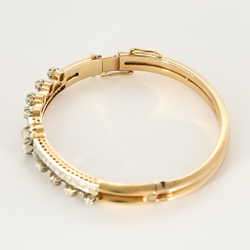 Pembe altın ve gri altından açılır bilezik, pırlantalı. Napolyon III tarzı.