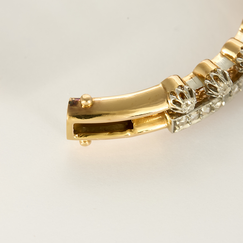 Pembe altın ve gri altından açılır bilezik, pırlantalı. Napolyon III tarzı.