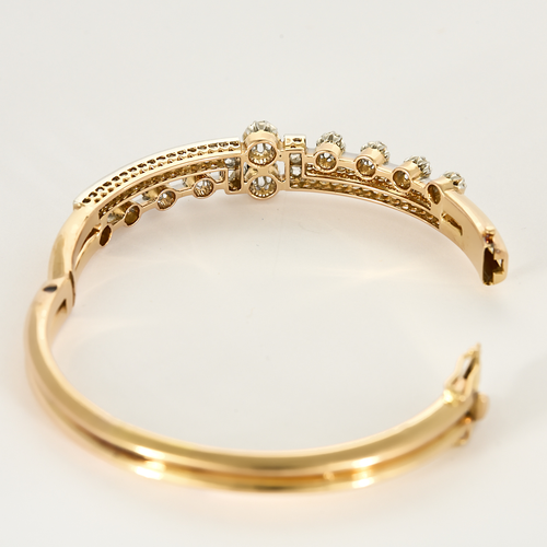 Pembe altın ve gri altından açılır bilezik, pırlantalı. Napolyon III tarzı.