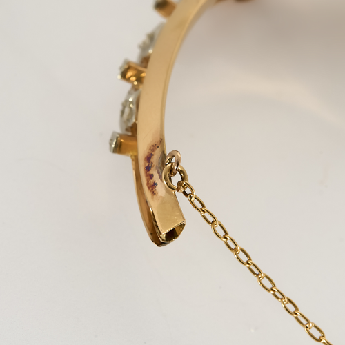 Bracelet jonc ouvrant en or rose, or blanc et diamants