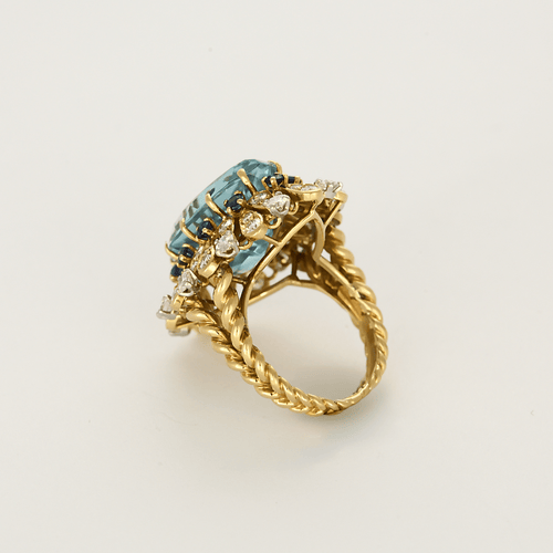 Cocktailring aus Gelbgold, Aquamarin, Saphiren und Diamanten