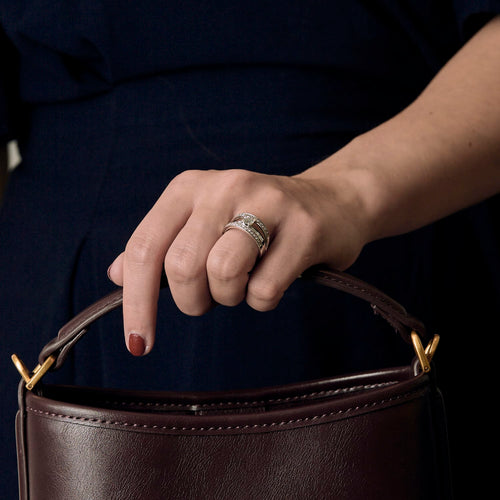 Openwork bangle ring in white gold and diamonds