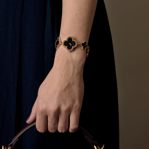 VAN CLEEF & ARPELS - Alhambra - Montre bracelet de dame en or jaune et onyx
