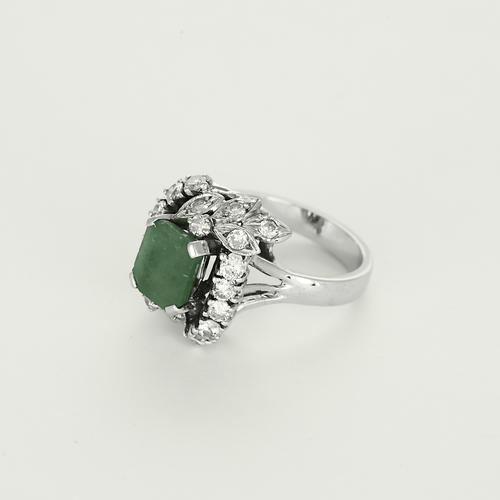 White gold ring, rectangular emerald and diamonds