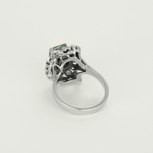 White gold ring, rectangular emerald and diamonds