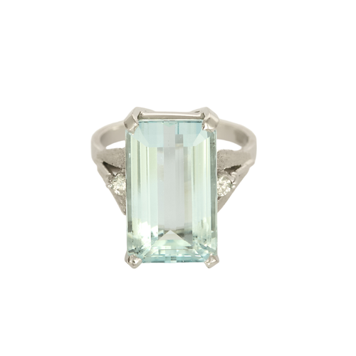 Коктейлен пръстен от бяло злато, аквамарин и диаманти