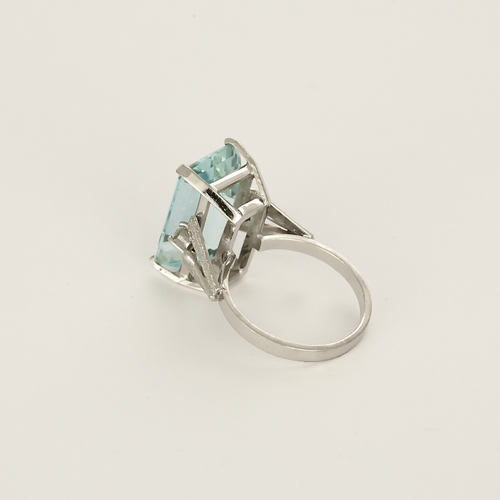 Коктейлен пръстен от бяло злато, аквамарин и диаманти