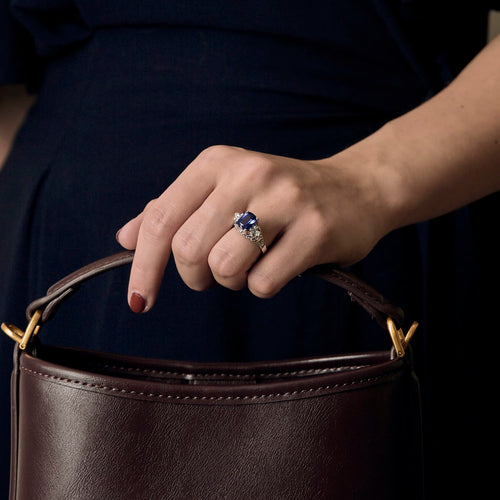White gold ring, tanzanite and diamonds