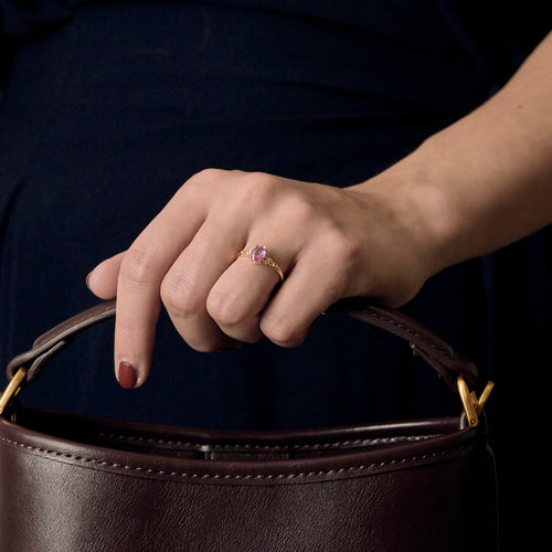 Bague en or jaune, saphir rose et diamants
