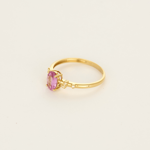 Bague en or jaune, saphir rose et diamants