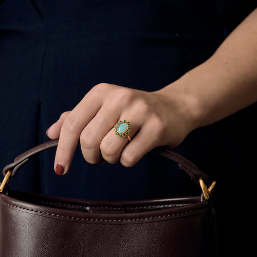 Anello Margherita in oro giallo con opale e smeraldi