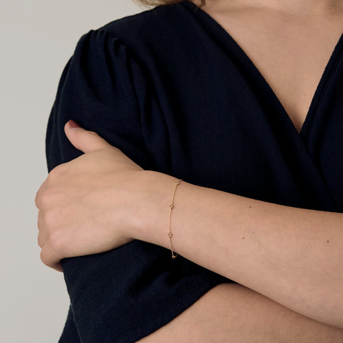 Sarı altın ve küçük pırlantalı bilezik