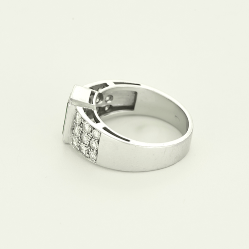 Bracelete em ouro branco, esmeralda e diamantes