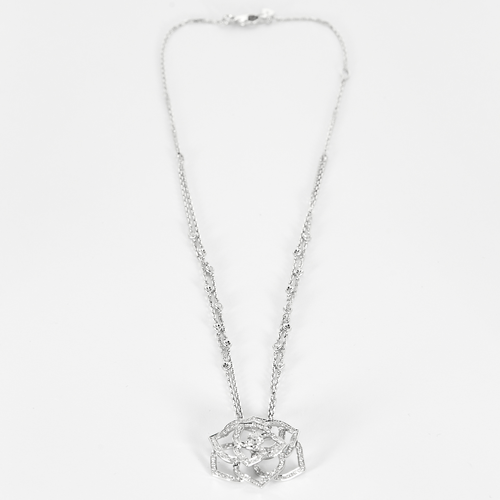 PIAGET -  Rose - Collier pendentif en or gris et diamants