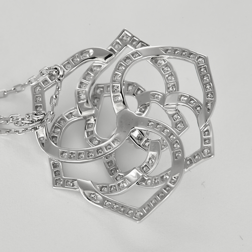 PIAGET -  Rose - Collier pendentif en or gris et diamants